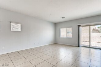 6828 Majestic Palm Dr in Las Vegas, NV - Building Photo - Building Photo