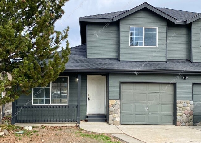 property at 2825 SW Umatilla Ave