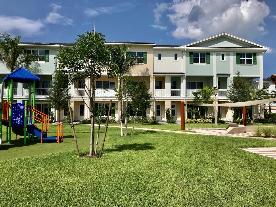 12696 Machiavelli Way in Palm Beach Gardens, FL - Foto de edificio