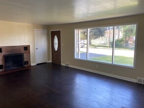419 7th Ave NE in Puyallup, WA - Building Photo - Building Photo