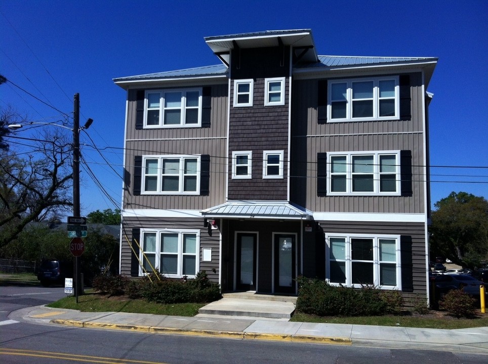 Places on Conradi at FSU in Tallahassee, FL - Foto de edificio