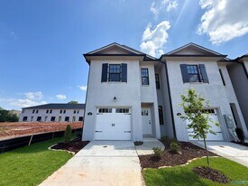 18 Whispering Oak Dr SW in Huntsville, AL - Building Photo