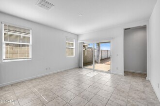 38125 W Excussare Wy, Unit 202 in Maricopa, AZ - Building Photo - Building Photo