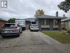 1228 Canvey Crescent in Mississauga, ON - Building Photo