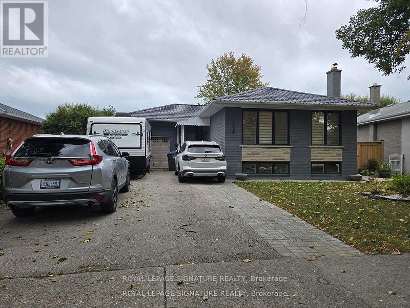 1228 Canvey Crescent in Mississauga, ON - Building Photo