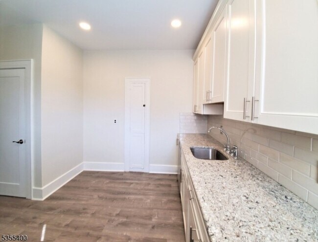 14 Forest St in Montclair, NJ - Building Photo - Building Photo