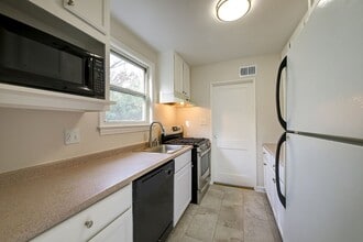 10022 Brunett Ave in Silver Spring, MD - Foto de edificio - Building Photo