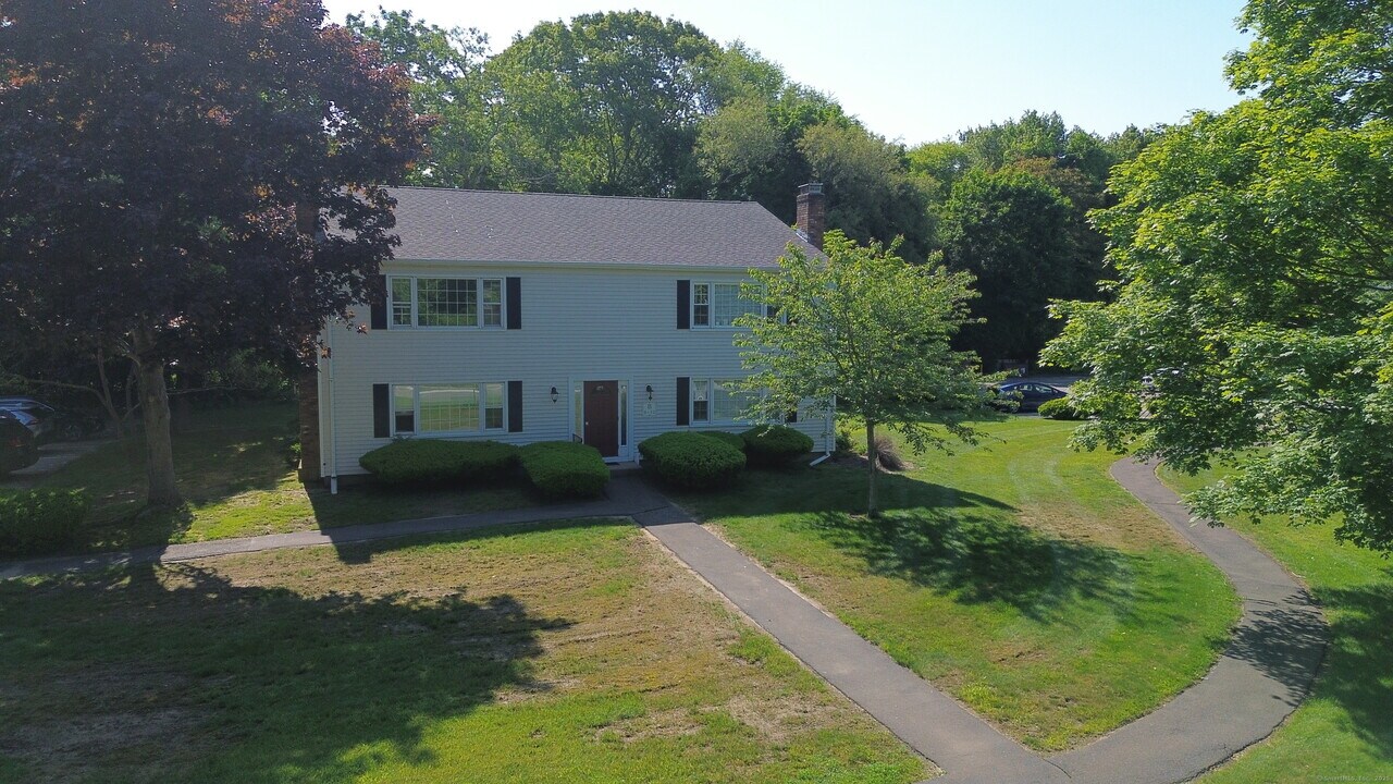 174 Old Boston Post Rd in Old Saybrook, CT - Foto de edificio