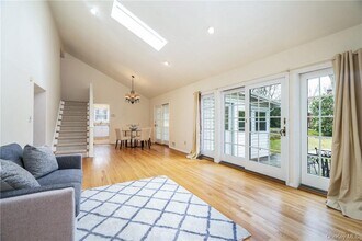 7 Susan Ct in White Plains, NY - Building Photo - Building Photo