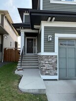 83 Evansglen Cir NW in Calgary, AB - Building Photo