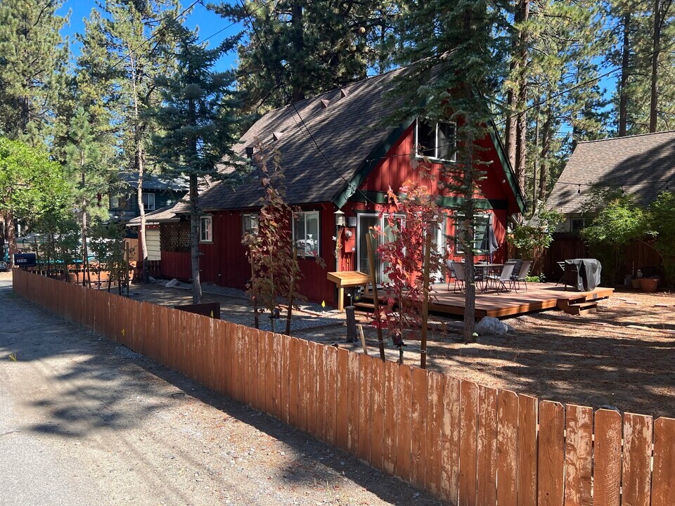 3046 Sacramento Ave in South Lake Tahoe, CA - Building Photo