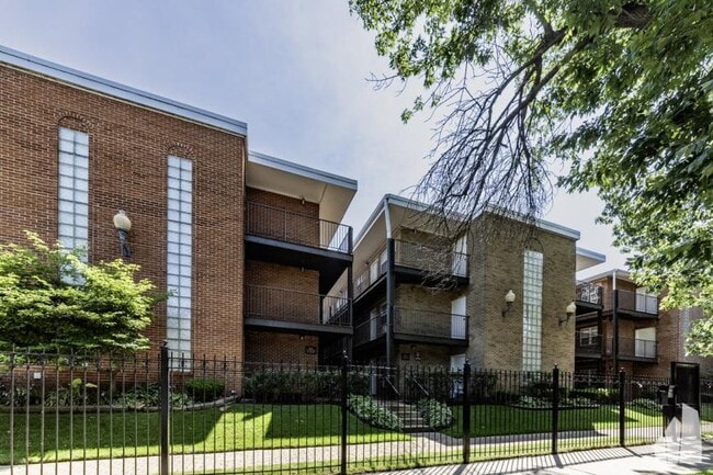 property at 4547 N Dover St