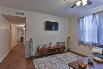 Whispering Woods Apartments in North Augusta, SC - Foto de edificio - Interior Photo