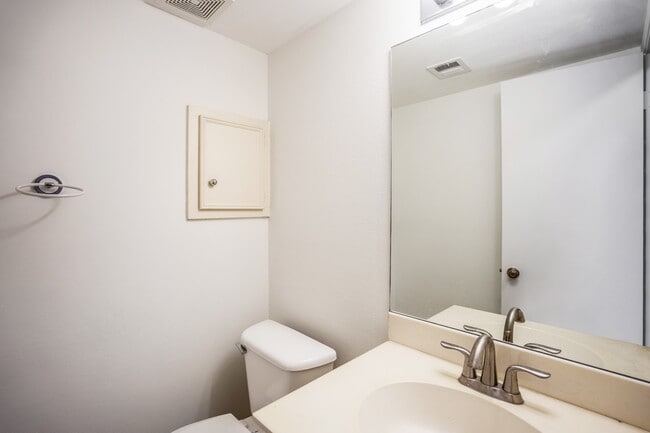 property at 4020 Roseland St