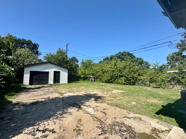 1313 Clinton Ave in Fort Worth, TX - Building Photo - Building Photo