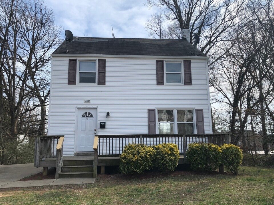 46695 Yorktown Rd in Lexington Park, MD - Building Photo