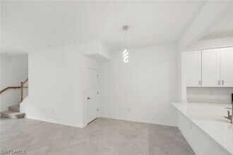 2827 Blossom Wy in Naples, FL - Building Photo - Building Photo