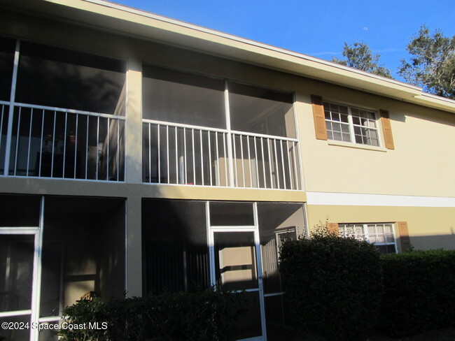 1690 Sunny Brook Ln in Palm Bay, FL - Foto de edificio - Building Photo