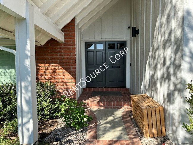 25463 Vía Escovar in Santa Clarita, CA - Building Photo - Building Photo
