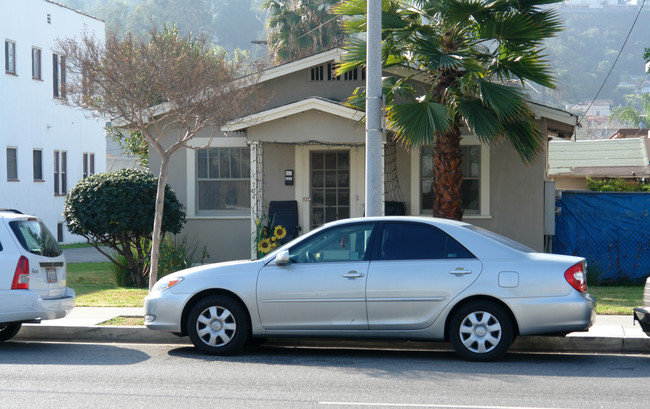 704 E Chevy Chase Dr in Glendale, CA - Building Photo - Building Photo