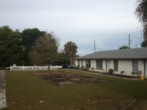 6606-6614 Van Buren St in New Port Richey, FL - Building Photo - Building Photo