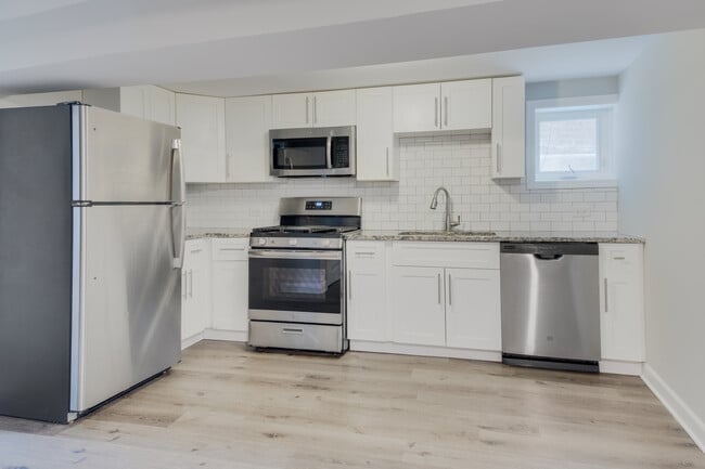 1043 N Christiana Ave in Chicago, IL - Building Photo - Building Photo