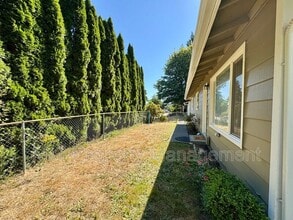 711 Grandview Ave in Shelton, WA - Building Photo - Building Photo