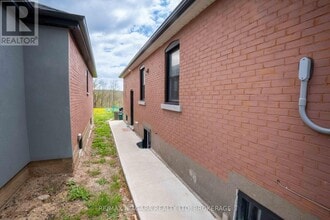 223 Pelham Rd in St Catharines, ON - Building Photo - Building Photo