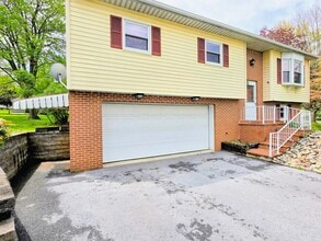 909 Hannah Dr in Lititz, PA - Foto de edificio - Building Photo