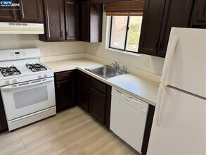 102 Bellgrove Dr in Mahwah, NJ - Building Photo - Building Photo