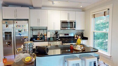 31 Walden St, Unit #2 in Cambridge, MA - Building Photo - Building Photo