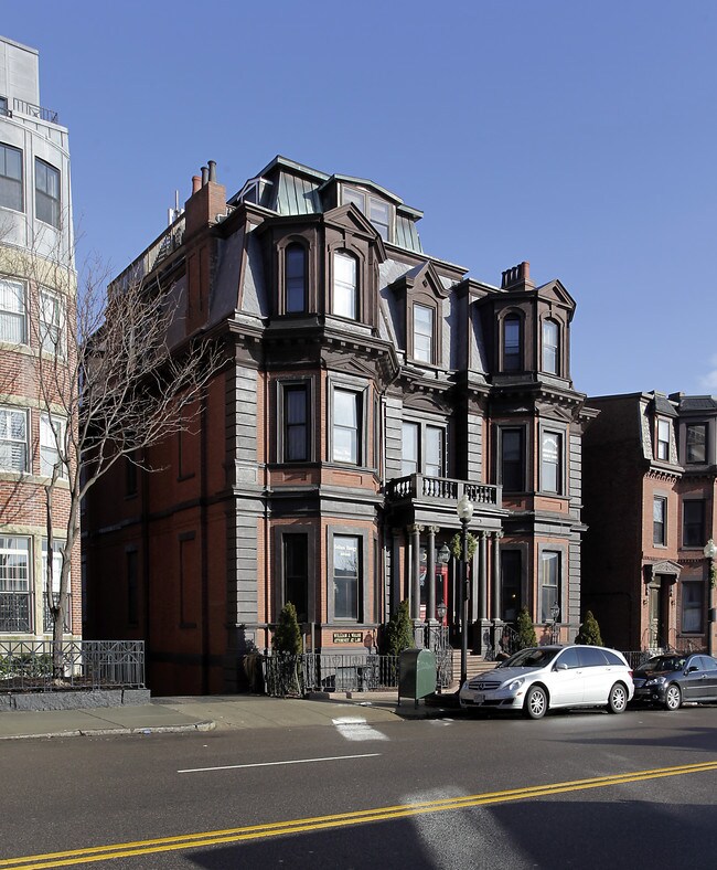 546 E Broadway in Boston, MA - Foto de edificio - Building Photo