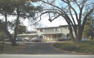13912 Arnold Dr in Glen Ellen, CA - Building Photo
