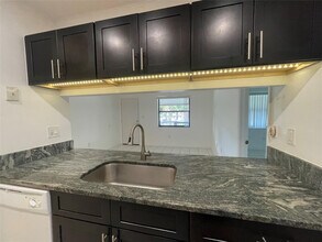 6040 Shaker Wood Cir in Tamarac, FL - Building Photo - Building Photo