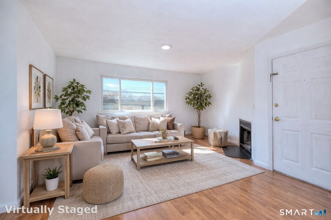 638 Cove Rd in Stamford, CT - Building Photo