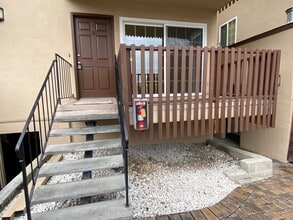 2066 Fruitdale Ave, Unit 3 in San Jose, CA - Foto de edificio - Building Photo