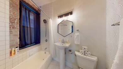 18 Sutton St, Unit 19 Stanhope -1b in Boston, MA - Building Photo - Building Photo