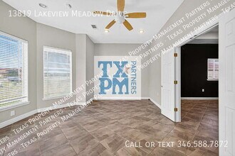 13819 Lakeview Meadow Dr in Richmond, TX - Building Photo - Building Photo