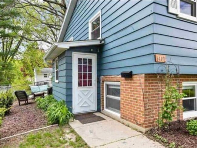 5105 Wallace Ave, Unit B
