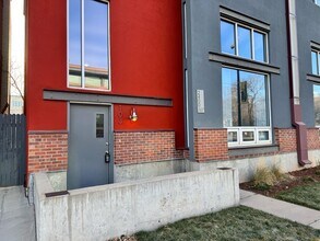 2400 Welton St in Denver, CO - Building Photo - Building Photo