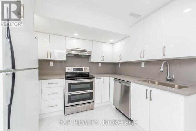 1575 Seguin Square in Pickering, ON - Building Photo - Building Photo
