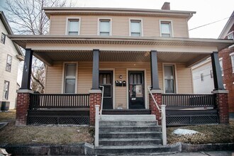 154 E High St in Elizabethtown, PA - Building Photo - Building Photo