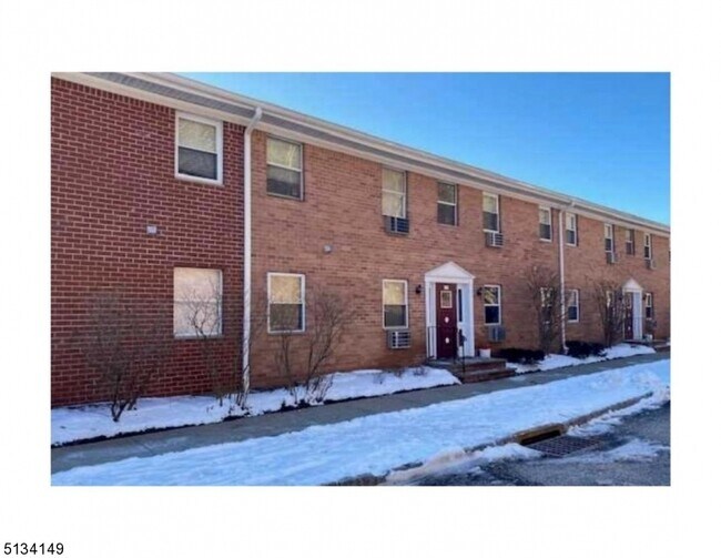 100 Pierson Miller Dr in Pompton Lakes, NJ - Building Photo - Building Photo