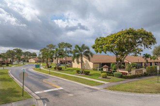 Pine Ridge North Village IV in Greenacres, FL - Building Photo - Building Photo