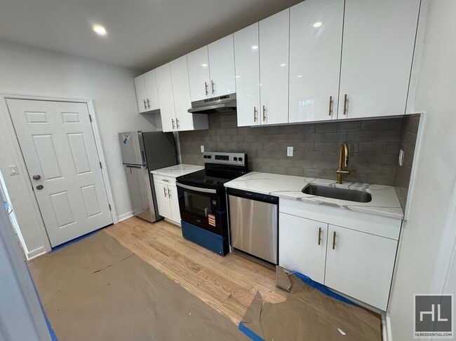 31 AVENUE in Queens, NY - Building Photo - Building Photo