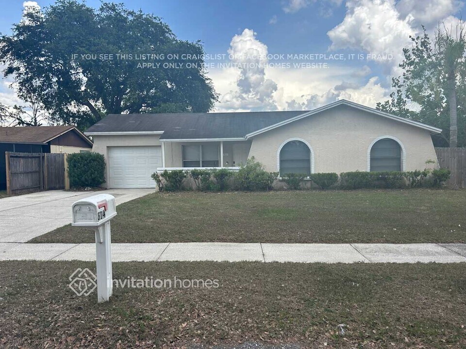 614 Highview Cir S in Brandon, FL - Building Photo