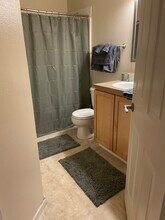 8812 Stone Ave N, Unit 101 in Seattle, WA - Foto de edificio - Building Photo