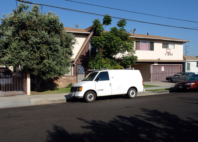 11893 Truro Ave in Hawthorne, CA - Building Photo - Building Photo