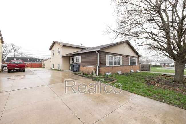 1160 Mccarley Dr W in Columbus, OH - Building Photo - Building Photo