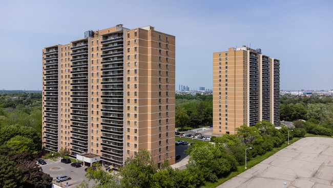 Panorama Court in Toronto, ON - Building Photo - Building Photo